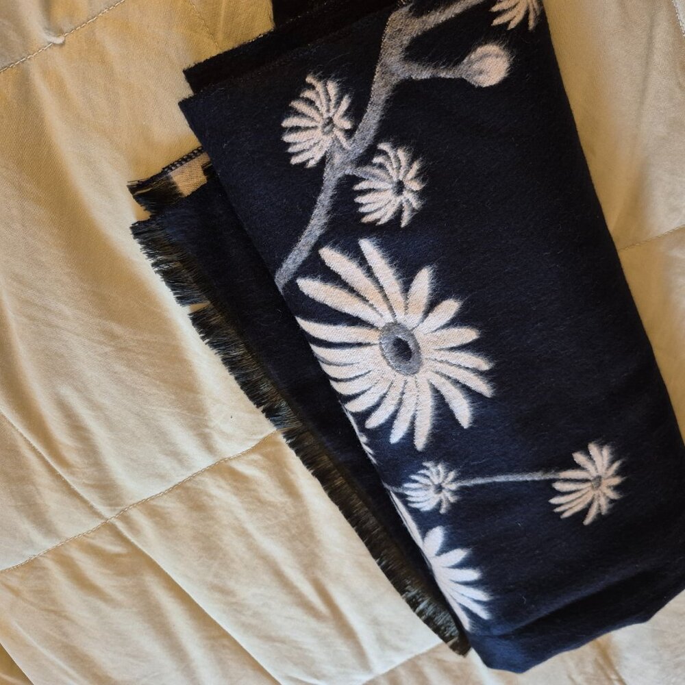 Italian Cashmere & Silk Scarf/Shawl - Picture 6 of 7